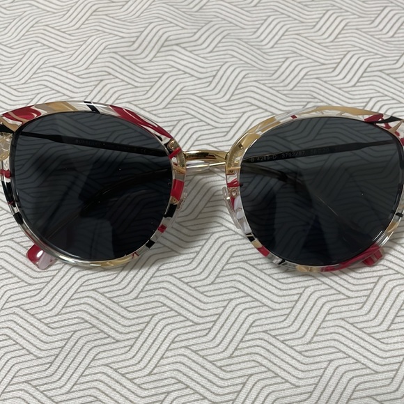 Burberry sunglasses. Beautiful and rare - Picture 2 of 2